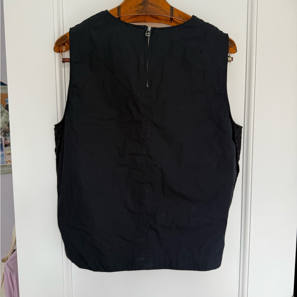 GAP Women's Black Textured Sleeveless Blouse - Picture 2 of 3